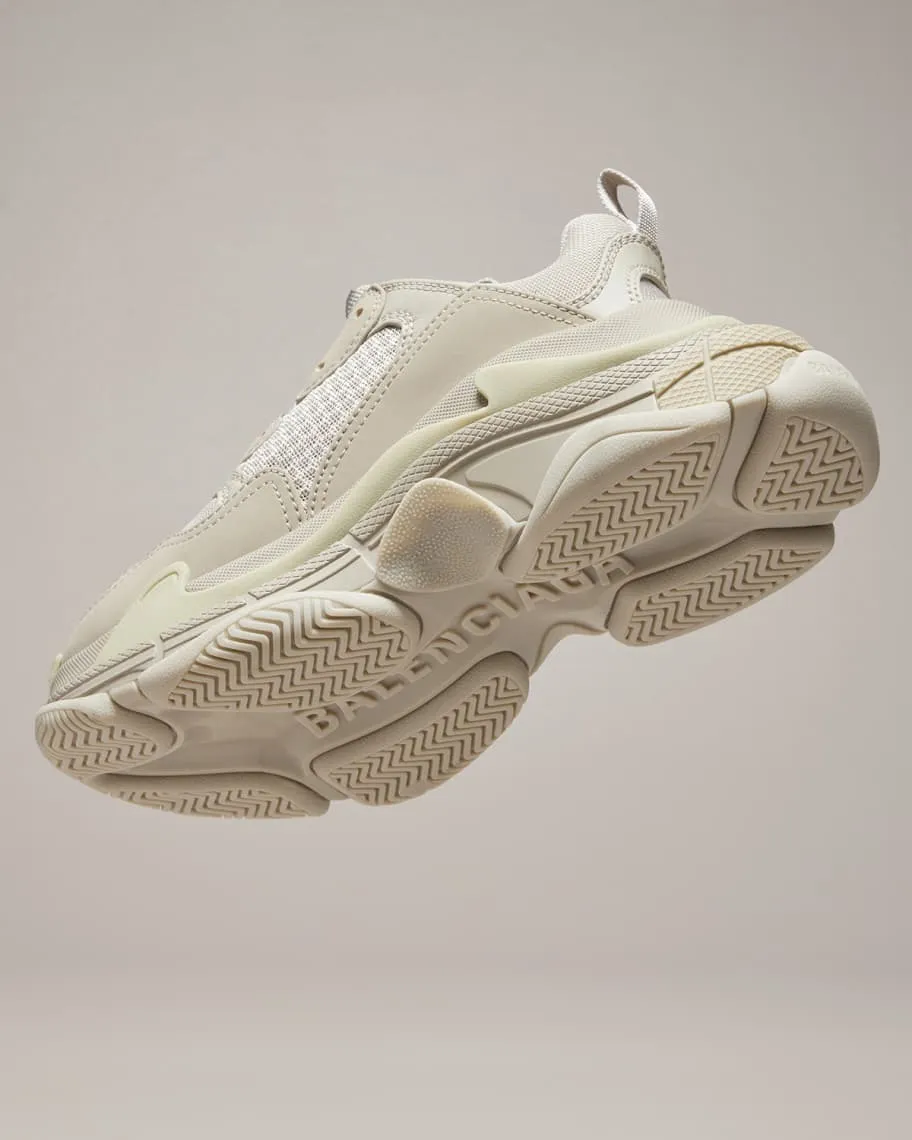 Chunky fashionable Triple S Balenciaga sneakers